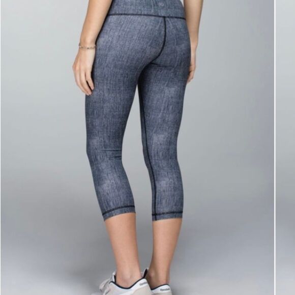 Like new Lululemon Wunder Under crop in Burlap black dune size 4 - Picture 5 of 9